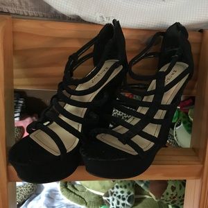 Black caged wedges